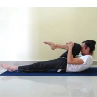 EKA PADA PAVANA MUKTASANA