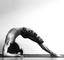 DWI PADA VIPARITA DANDASANA