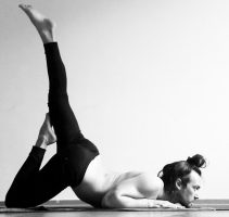 EKA PADA VIPARITA SHALABASANA