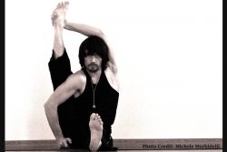 BADDHA AKARNA DHANURASANA PARIVRTTA SURYA YANTRANASANA