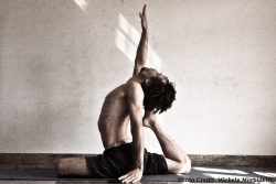 EKA PADA RAJA KAPOTASANA